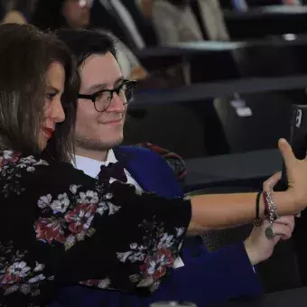 mamá e hijo, firma de título