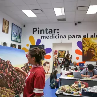 Vista amplia de la sala de artes del Tec campus Sonora Norte