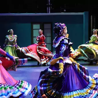 Baile folclórico de Jalisco en el espectáculo de Estampas de México del Tec Guadalajara.