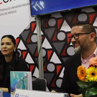 Presentan libro universidad cocredora del futuro en la FIL Guadalajara.