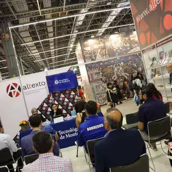 Presentan libro universidad cocredora del futuro en la FIL Guadalajara.