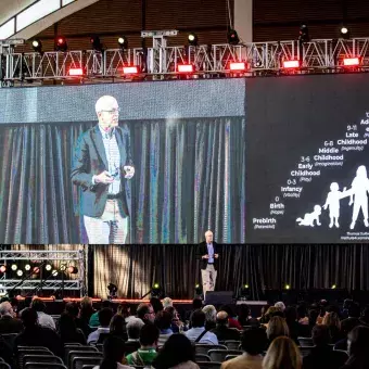 Gary A. Bolles, especialista en la disrupción digital y futuro del trabajo, durante el CIIE 2023