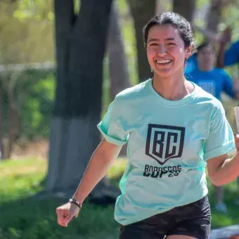 Joven en carrera de atletismo