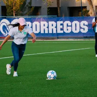 Patada inaugural por Blanca Solis de las BRAVAS