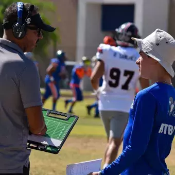 coach y asistente en el torneo nacional de futbol americano u17