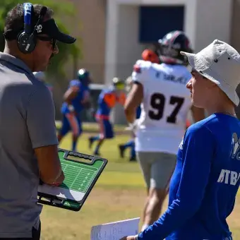 coach y asistente en el torneo nacional de futbol americano u17