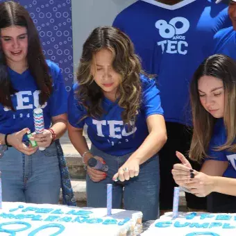 Celebración estudiantil 80 aniversario Tec