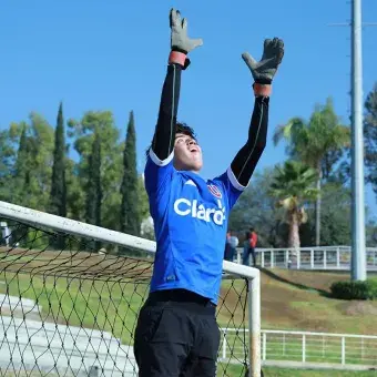 Portero atajando el balón