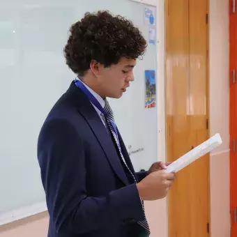 Estudiante presenta postura