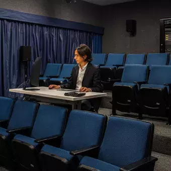 Checando el funcionamiento de la sala atmos