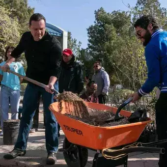 Reforestación: Jovenes juarenses plantan 100 árboles en el Tec