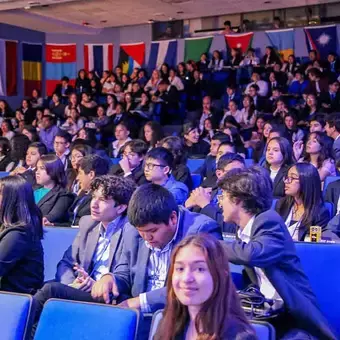 auditorio repleto de estudiantes en TECMUN en Tec Campus Tampico