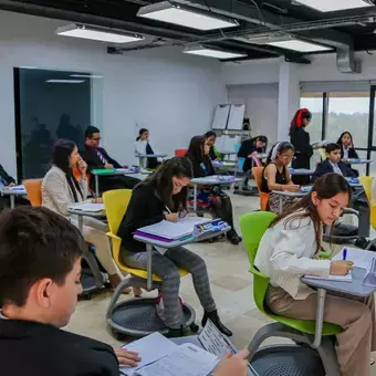 estudiantes en TECMUN en Tec Campus Tampico participando