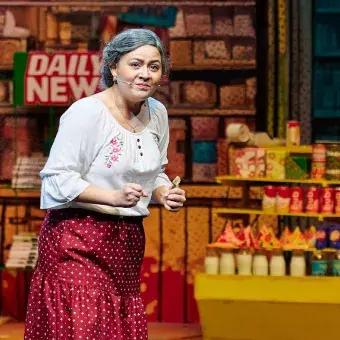 Abuela Claudia en escena In the Heights