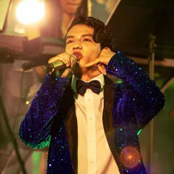 Gil cantante Arte y Cultura interpreta Emmanuel y Mijares