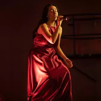 Alanis interpretación apasionada Arte y Cultura