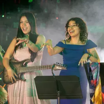 Bajo y guitarra chicas Arte y Cultura