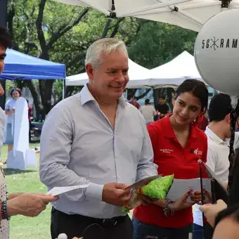 Autoridades del campus recorrieron los stands.
