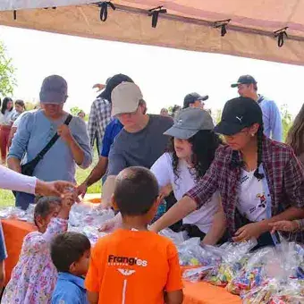 Labor social en Zapopan, realizado por estudiantes de la PrepaTec Guadalajara.