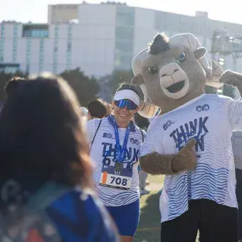En el marco del 50 aniversario del Tec de campus Querétaro se llevó a cabo la carrera Think, Feel & Run 2025 powered by Skechers con la participación de 1700 corredoras y corredores. 