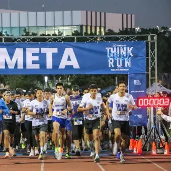 En el marco del 50 aniversario del Tec de campus Querétaro se llevó a cabo la carrera Think, Feel & Run 2025 powered by Skechers con la participación de 1700 corredoras y corredores. 
