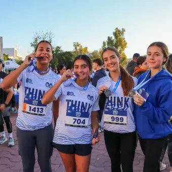 En el marco del 50 aniversario del Tec de campus Querétaro se llevó a cabo la carrera Think, Feel & Run 2025 powered by Skechers con la participación de 1700 corredoras y corredores. 