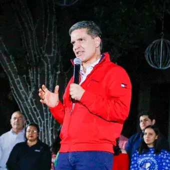 Pascual Alcocer dirigiendo su mensaje durante Fiestas Tec