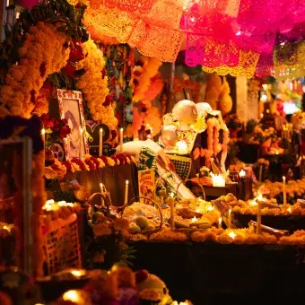 Presentación de altares de Día de Muertos.