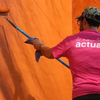 La comunidad del Tec campus Cuernavaca restauró la Escuela Telesecundaria Tezontli en Emiliano Zapata a través del Voluntariado Institucional, mejorando salones, canchas y espacios comunes.