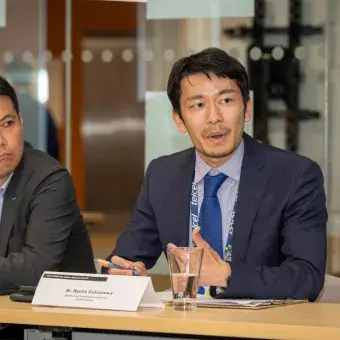 Ryuta Fukasawa habla en el roundtable de IncMTY. 