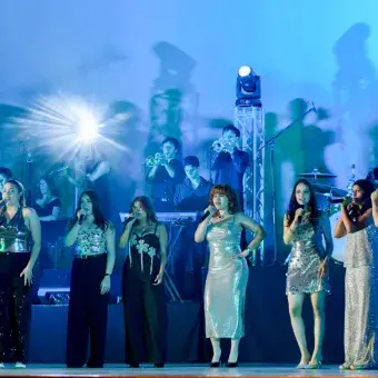 Estudiantes en número musical