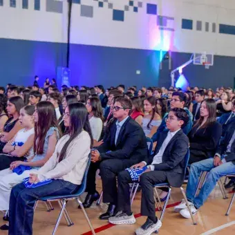 Estudiantes durante entrega de reconocimientos