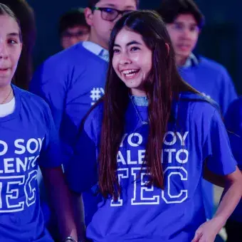 Jóvenes durante la ceremonia de entrega