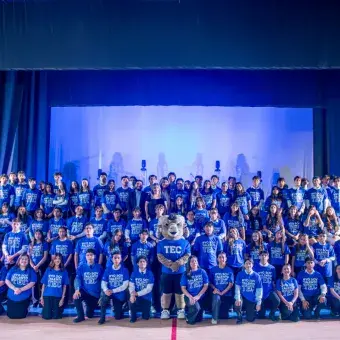Estudiantes reciben becas del Tec de Monterrey