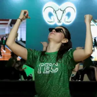 El ensamble artístico Allegro del campus Chihuahua actúa para dar la bienvenida a los deportistas invitados de otros campus.