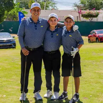 Jugadores de diversas edades en el torneo