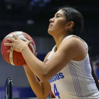 Vanessa Velázquez, primera campeona nacional de triples.