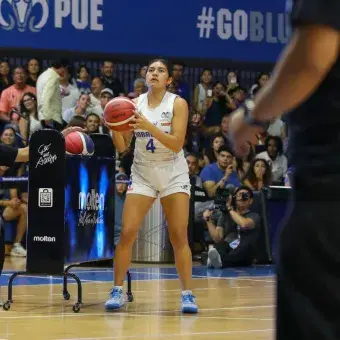 Vanessa Velázquez, primera campeona nacional de triples.