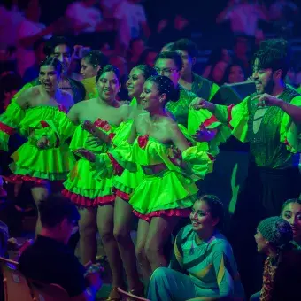 Estudiantes del Tec Puebla realizan presentación de baile durante el concierto "Los Sonidos del Ring" en Arena Borregos