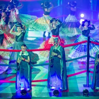 Estudiantes del Tec Puebla interpretan música y danza folklórica durante el concierto "Los Sonidos del Ring"