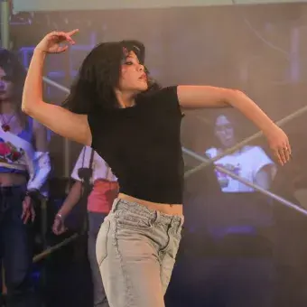 Bailarina haciendo su solo.