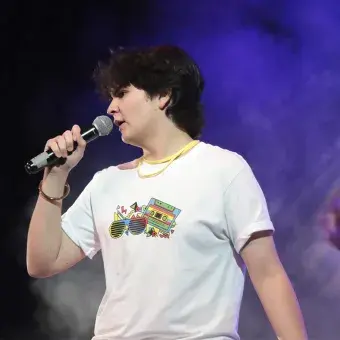 Cantante con microfono