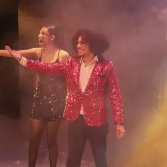 Artistas en escena.