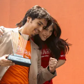 Estudiantes ganadores del festival de artes y cultura de VIBRART 2026