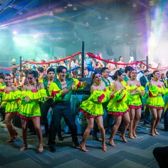 Estudiantes del Tec Puebla participan en el cierre de "Los Sonidos del Ring" con baile, música y luces en Arena Borregos
