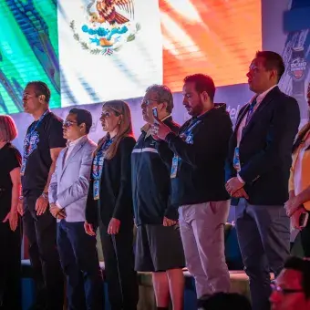 Autoridades durante ceremonia inaugural