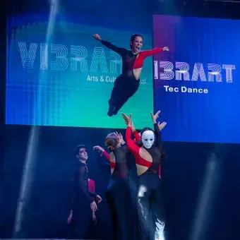 Estudiantes en baile durante concurso Tec Dance
